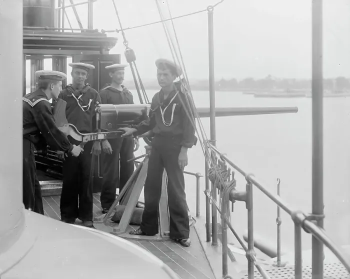 Framed Print : U.S.S. Massachusetts, 6 pounder and crew, between 1896 and 1901. Creator: Unknown