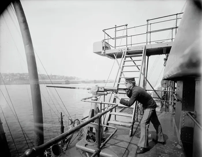 Framed Print : U.S.S. Oregon, 1-pounder and gunner, between 1896 and 1901. Creator: Unknown Framed Print : U.S.S. Oregon, 1-pounder and gunner, between 1896 and 1901. Creator: Unknown