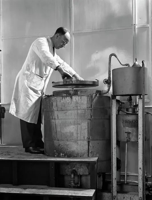 Framed Print : Vacuum absorbtion chamber, Edgar Allen Steel Co, Sheffield, South Yorkshire, 1962 Framed Print : Vacuum absorbtion chamber, Edgar Allen Steel Co, Sheffield, South Yorkshire, 1962