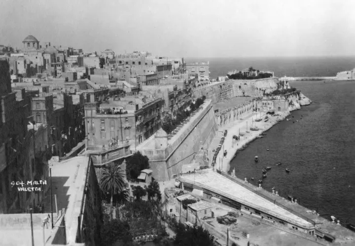 Framed Print : Valetta, Malta, c1920s-c1930s(?) Framed Print : Valetta, Malta, c1920s-c1930s(?)