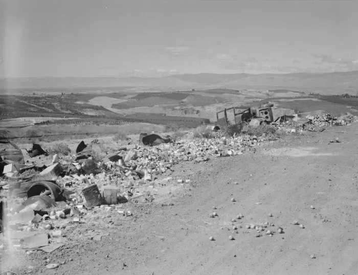 Framed Print : The valley below seen from advertised lookout point. Yakima Valley, Washington, 1939. Creator: Dorothea Lange Framed Print : The valley below seen from advertised lookout point. Yakima Valley, Washington, 1939. Creator: Dorothea Lange