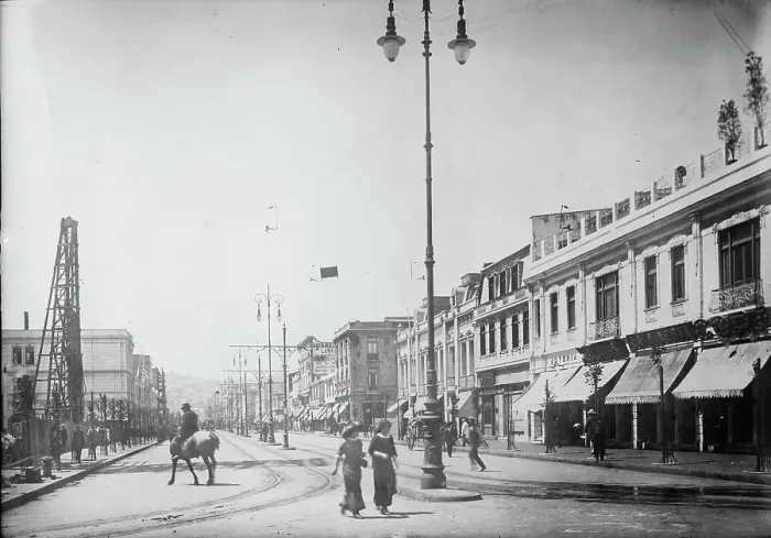 Framed Print : Valparaiso, Chile, between c1915 and c1920. Creator: Bain News Service Framed Print : Valparaiso, Chile, between c1915 and c1920. Creator: Bain News Service