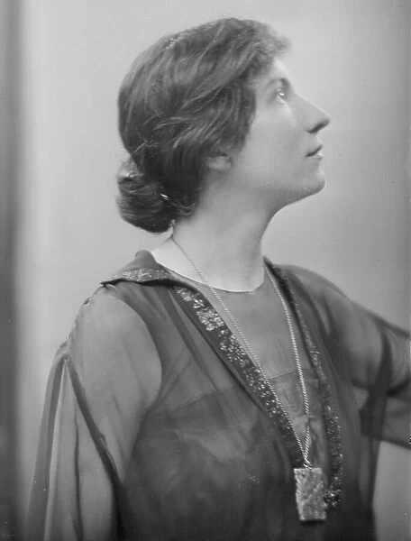 Varesi, Gilda, Miss, portrait photograph, between 1915 and 1920. Creator: Arnold Genthe