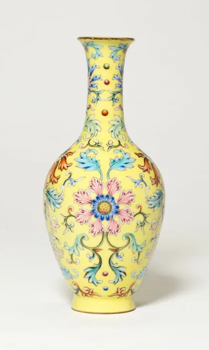 Framed Print : Vase with Floral Scrolls, Qing dynasty (1644-1911), Qianlong reign mark and period Framed Print : Vase with Floral Scrolls, Qing dynasty (1644-1911), Qianlong reign mark and period