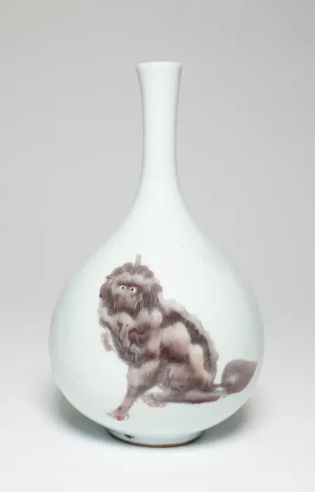 Framed Print : Vase with Three Furry Creatures, Qing dynasty (1644-1911), Kangxi period (1662-1722)