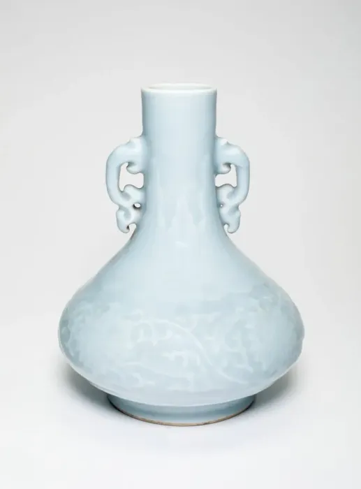 Framed Print : Vase with Leaf Scroll Handles and Floral Spray Design, Qing dynasty, Qianlong reign Framed Print : Vase with Leaf Scroll Handles and Floral Spray Design, Qing dynasty, Qianlong reign