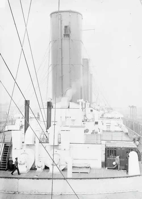 Framed Print : VATERLAND funnels, between c1910 and c1915. Creator: Bain News Service Framed Print : VATERLAND funnels, between c1910 and c1915. Creator: Bain News Service