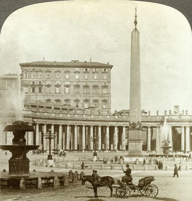 Framed Print : The Vatican Palace from St Peters Square, Rome, Italy. Artist: Underwood & Underwood Framed Print : The Vatican Palace from St Peters Square, Rome, Italy. Artist: Underwood & Underwood