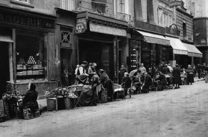 Framed Print : Vegetable sellers in the Central Market quarter, Paris, 1931. Artist: Ernest Flammarion Framed Print : Vegetable sellers in the Central Market quarter, Paris, 1931. Artist: Ernest Flammarion