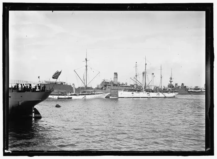 Framed Print : Veracruz, Mexico?, between 1914 and 1917. Creator: Harris & Ewing. Veracruz, Mexico?, between 1914 and 1917. Creator: Harris & Ewing Framed Print : Veracruz, Mexico?, between 1914 and 1917. Creator: Harris & Ewing. Veracruz, Mexico?, between 1914 and 1917. Creator: Harris & Ewing