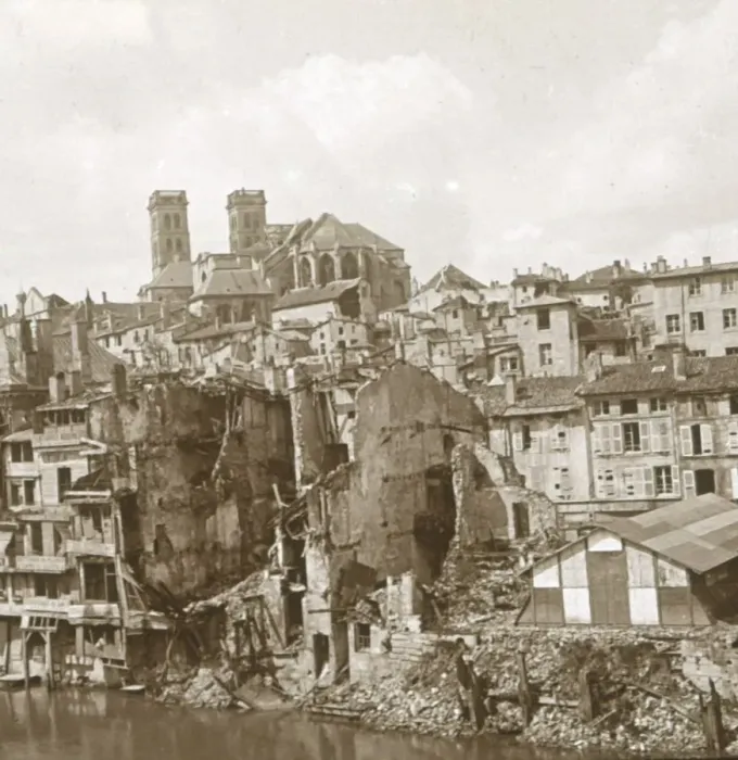 Framed Print : Verdun, northern France, c1916-c1918 Framed Print : Verdun, northern France, c1916-c1918