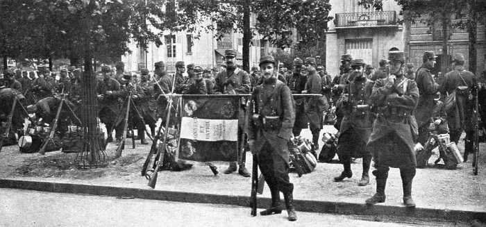 Framed Print : Vers le Front; On part: le drapeau du 102 d'infanterie, 1914. Creator: Unknown Framed Print : Vers le Front; On part: le drapeau du 102 d'infanterie, 1914. Creator: Unknown