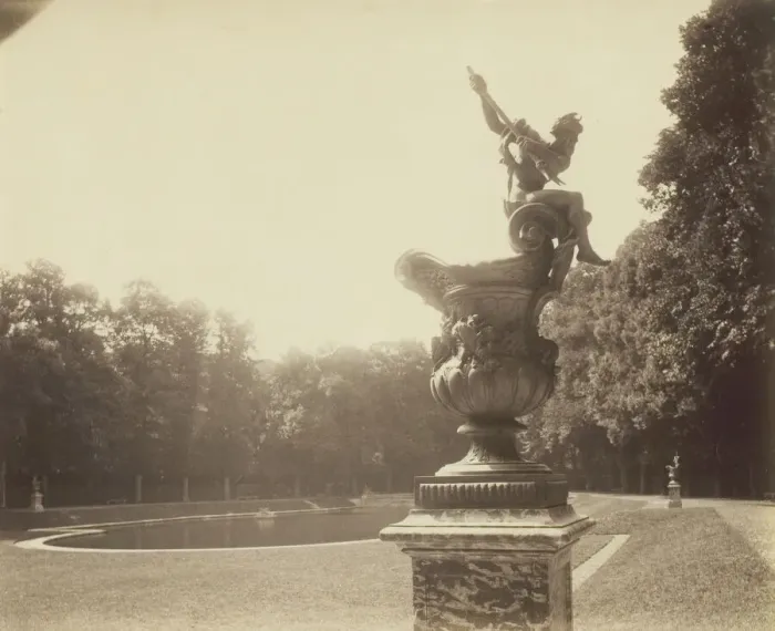 Framed Print : Versailles, Grand Trianon (Vase par Le Lorrain), 1901. Creator: Eugene Atget Framed Print : Versailles, Grand Trianon (Vase par Le Lorrain), 1901. Creator: Eugene Atget