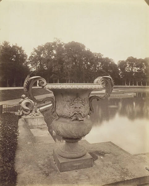 Versailles, Vase, Bassin de Neptune, 1901. Creator: Eugene Atget