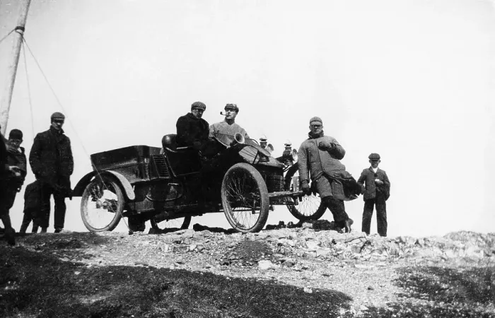 Framed Print : A veteran car and passengers at Great Orme's Head, Wales, 1903 Framed Print : A veteran car and passengers at Great Orme's Head, Wales, 1903
