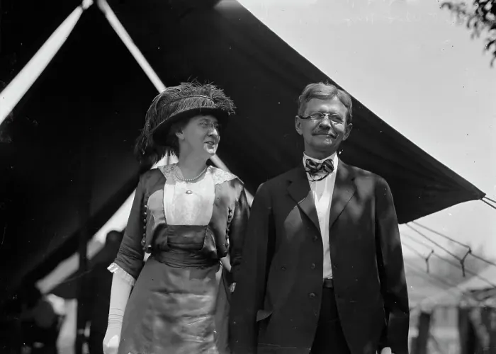 Framed Print : Vice President Marshall & wife - Gettysburg, 1913. Creator: Bain News Service Framed Print : Vice President Marshall & wife - Gettysburg, 1913. Creator: Bain News Service