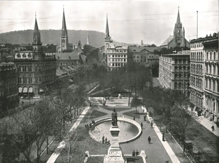 Framed Print : Victoria Square, Montreal, Canada, 1895. Creator: W &s Ltd Framed Print : Victoria Square, Montreal, Canada, 1895. Creator: W &s Ltd