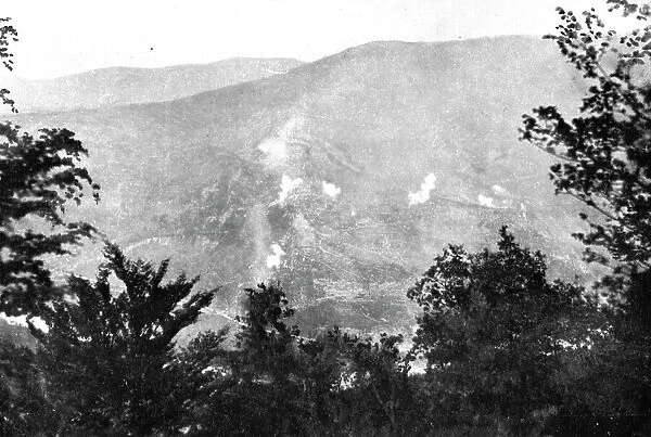 Victorieuse Offensive Italienne; Devant Plava: Le bombardement des positions autrichiennes...1917. Creator: Unknown