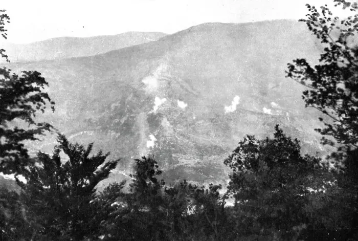 Framed Print : Victorieuse Offensive Italienne; Devant Plava: Le bombardement des positions autrichiennes...1917. Creator: Unknown Framed Print : Victorieuse Offensive Italienne; Devant Plava: Le bombardement des positions autrichiennes...1917. Creator: Unknown
