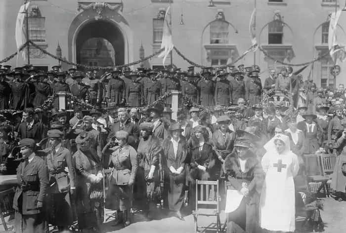 Framed Print : Victory Loan Crowd, between c1915 and c1920. Creator: Bain News Service Framed Print : Victory Loan Crowd, between c1915 and c1920. Creator: Bain News Service