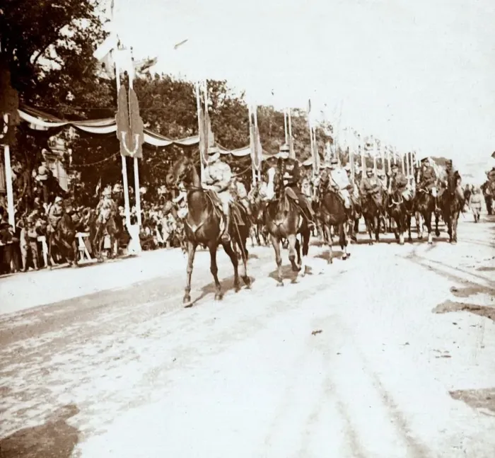 Framed Print : Victory parade, Paris, France, c1918-c1919 Framed Print : Victory parade, Paris, France, c1918-c1919