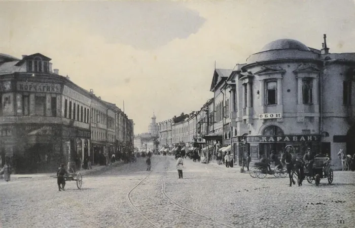 Framed Print : View of Arbat Street in winter, Moscow, Russia, early 20th century Framed Print : View of Arbat Street in winter, Moscow, Russia, early 20th century