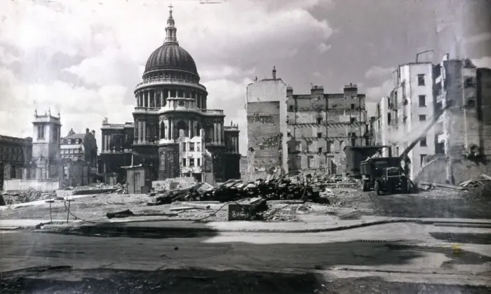 Framed Print : View of east end of St Pauls showing air raid damage in the vicinity, London, c1941 Framed Print : View of east end of St Pauls showing air raid damage in the vicinity, London, c1941