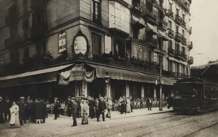 Framed Print : View of the facade of the Cafe Maison Doree, restaurant in Barcelona Framed Print : View of the facade of the Cafe Maison Doree, restaurant in Barcelona