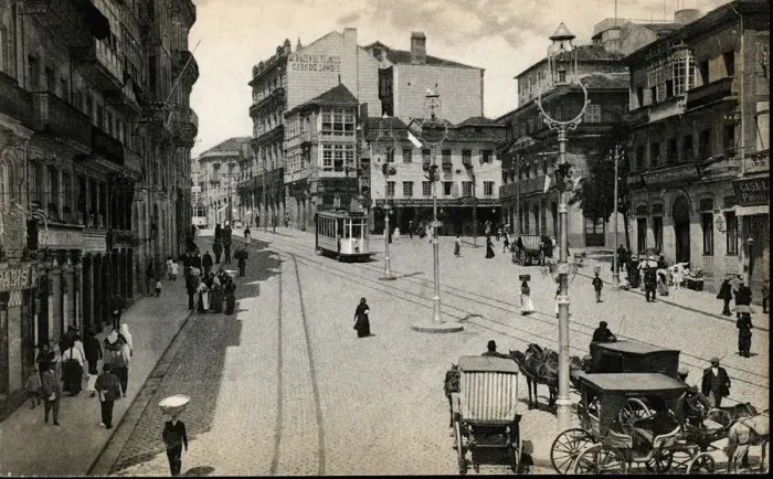 Framed Print : View of the Puerta del Sol de Vigo (Galicia), where trams and cabs are circulating, 1910 Framed Print : View of the Puerta del Sol de Vigo (Galicia), where trams and cabs are circulating, 1910
