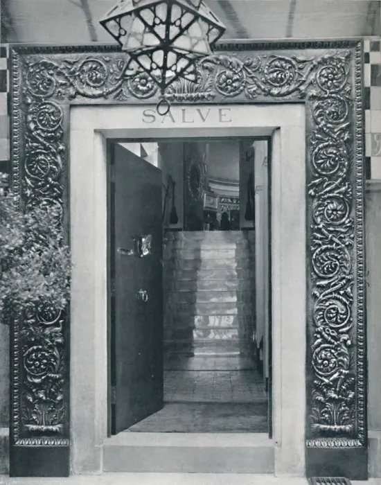 Framed Print : View into Sir L. Alma-Tademas Studio through the Entrance Door, late 19th century Framed Print : View into Sir L. Alma-Tademas Studio through the Entrance Door, late 19th century