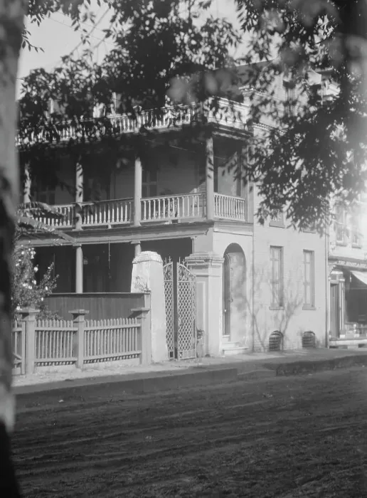 Framed Print : View from across street of a multi-story house, [25 Franklin Street], Charleston... c1920-1926. Creator: Arnold Genthe