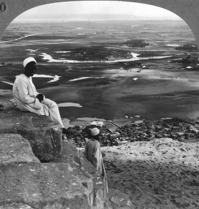 Framed Print : View from the summit of the Great Pyramid, Giza, Egypt, 1905. Artist: Underwood & Underwood Framed Print : View from the summit of the Great Pyramid, Giza, Egypt, 1905. Artist: Underwood & Underwood