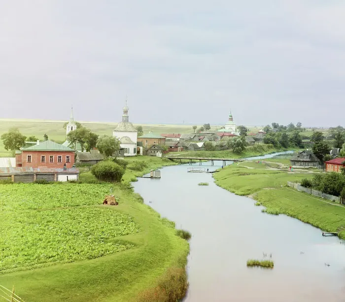 Framed Print : View of Suzdal along the Kamenka River, 1912. Creator: Sergey Mikhaylovich Prokudin-Gorsky Framed Print : View of Suzdal along the Kamenka River, 1912. Creator: Sergey Mikhaylovich Prokudin-Gorsky