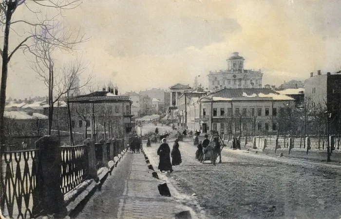 Framed Print : View of Znamenka Street in winter, Moscow, Russia, early 20th century Framed Print : View of Znamenka Street in winter, Moscow, Russia, early 20th century