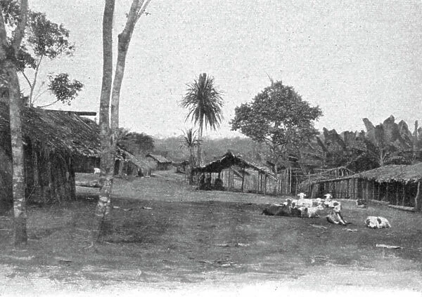 Un village pahouin; L'Ouest Africain, 1914. Creator: Unknown