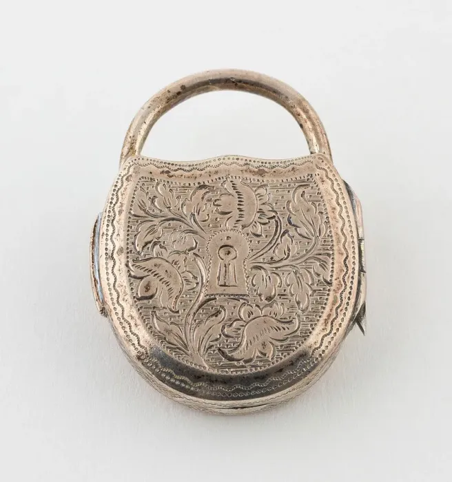 Framed Print : Vinaigrette in the Form of a Padlock, Birmingham, 1818 / 19 Framed Print : Vinaigrette in the Form of a Padlock, Birmingham, 1818 / 19