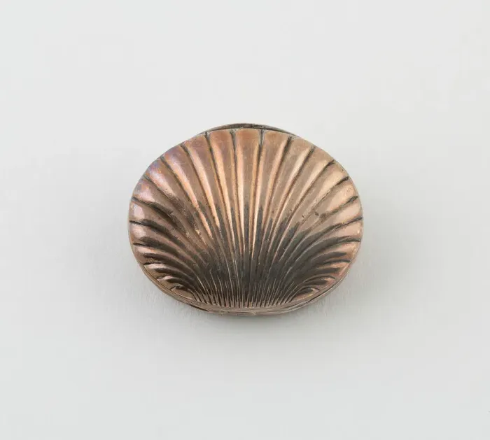 Framed Print : Vinaigrette in the Form of a Scallop Shell, Birmingham, 1816 / 17 Framed Print : Vinaigrette in the Form of a Scallop Shell, Birmingham, 1816 / 17