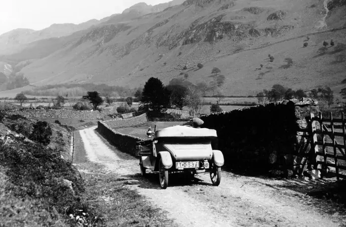 Framed Print : A vintage car travelling along a lane through the Lake District, Cumbria, 1920s Framed Print : A vintage car travelling along a lane through the Lake District, Cumbria, 1920s