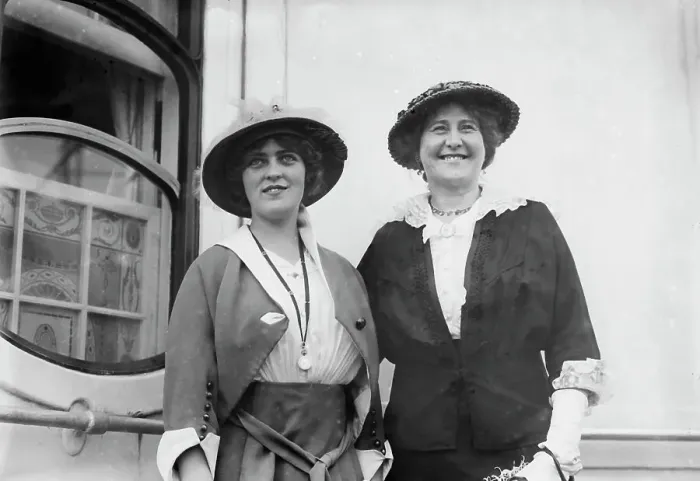 Framed Print : Violet Heming & Mabel Norton, between c1910 and c1915. Creator: Bain News Service Framed Print : Violet Heming & Mabel Norton, between c1910 and c1915. Creator: Bain News Service