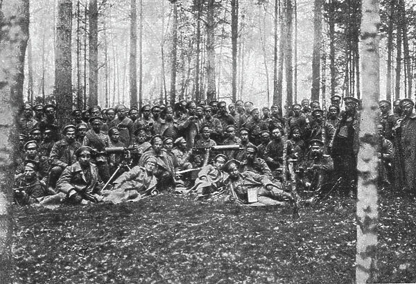 Visions de guerre sur le front russe; la compagnie de chasseurs qui a pris des tranchees... 1916. Creator: L.H Grondijs