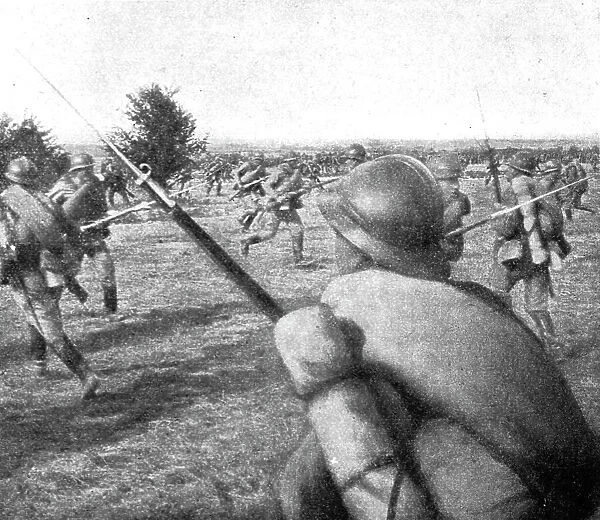 Visite du general Joffre aux troupes Russes en Champagne; Deux sections chargent l'une... 1916. Creator: Unknown