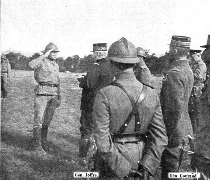 Framed Print : Visite du general Joffre aux troupes Russes en Champagne; Le general en chef felicite un... 1916. Creator: Unknown Framed Print : Visite du general Joffre aux troupes Russes en Champagne; Le general en chef felicite un... 1916. Creator: Unknown