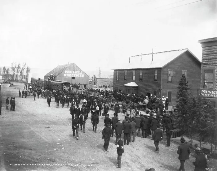 Framed Print : Visitors arriving for July 4th celebration, 1916. Creator: Unknown Framed Print : Visitors arriving for July 4th celebration, 1916. Creator: Unknown