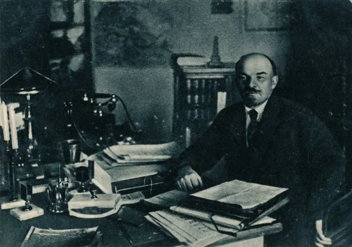 Framed Print : Vladimir Ilich Lenin, Russian Bolshevik leader, Moscow, Russia, 7th October, 1922 Framed Print : Vladimir Ilich Lenin, Russian Bolshevik leader, Moscow, Russia, 7th October, 1922