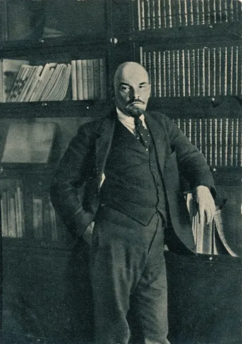 Framed Print : Vladimir Ilich Lenin, Russian Bolshevik leader, in the Kremlin, Moscow, Russia, October, 1918 Framed Print : Vladimir Ilich Lenin, Russian Bolshevik leader, in the Kremlin, Moscow, Russia, October, 1918