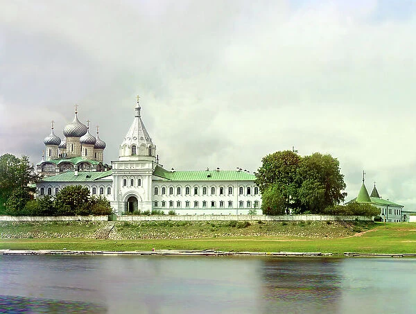 Vodianye Gates and archbishop's chambers, Ipatievsky Monastery, Kostroma, 1911. Creator: Sergey Mikhaylovich Prokudin-Gorsky