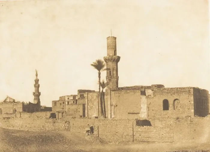 Framed Print : Vue d une Mosquee ruinee pres de Bab-Saida, au Kaire Framed Print : Vue d une Mosquee ruinee pres de Bab-Saida, au Kaire