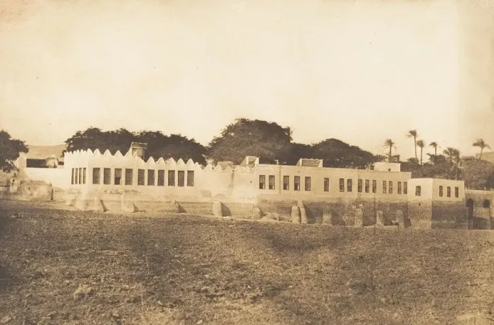 Framed Print : Vue du Divan et du Palais du Gouverneur, a Syout, 1849-50. Creator: Maxime du Camp