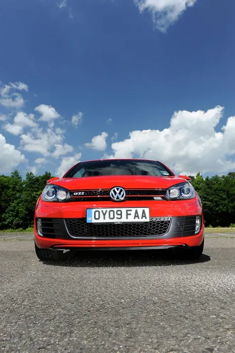 Framed Print : VW Golf GTI mk 6 2008. Artist: Simon Clay Framed Print : VW Golf GTI mk 6 2008. Artist: Simon Clay
