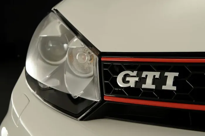 Framed Print : VW Golf GTI mk 6 2008. Artist: Simon Clay Framed Print : VW Golf GTI mk 6 2008. Artist: Simon Clay